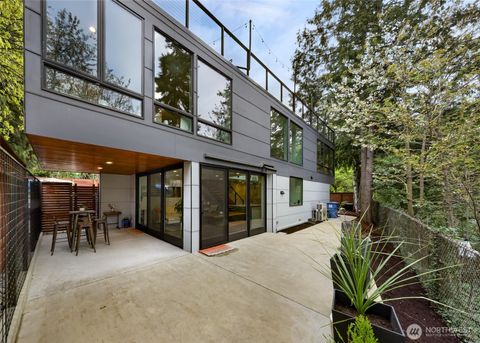 Photo of 2424 Federal Avenue E, Seattle, WA 98102 (MLS # 2508176)