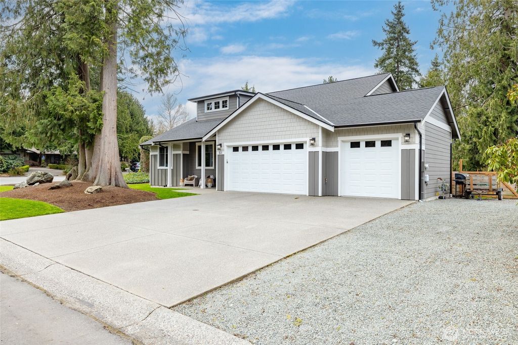 Photo of 611 Upland Drive, Mount Vernon, WA 98273 (MLS # 2501417)