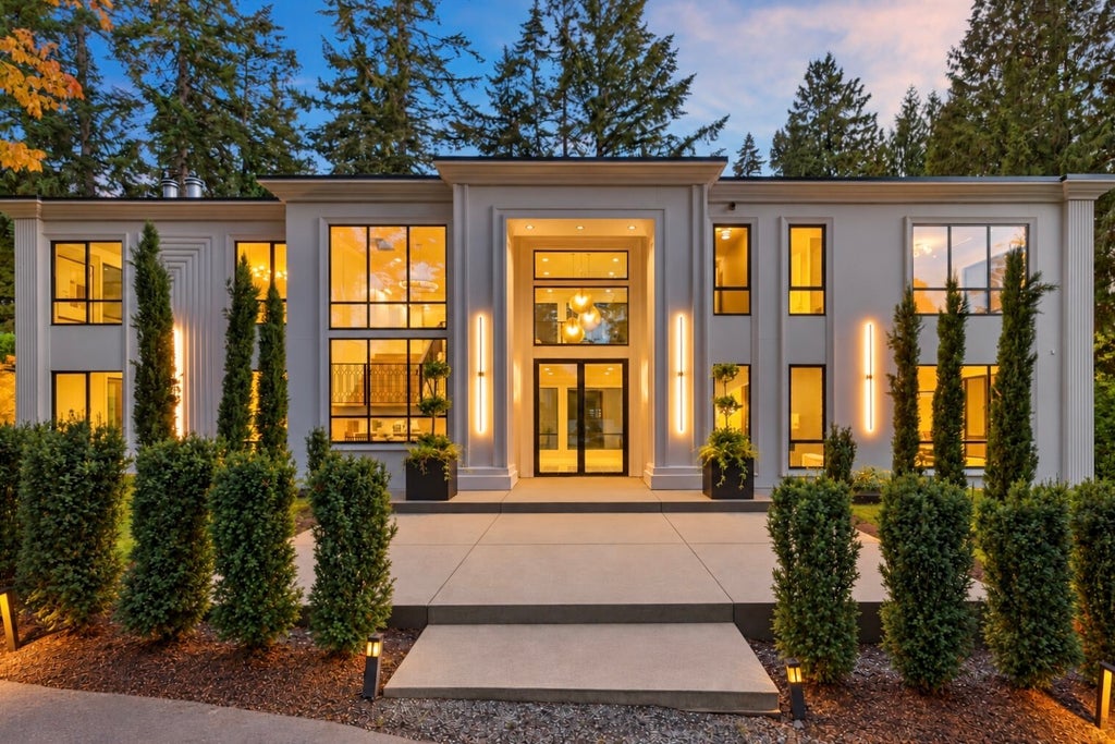 Photo of 2837 Evergreen Point Road, Medina, WA 98039 (MLS # 2598700)
