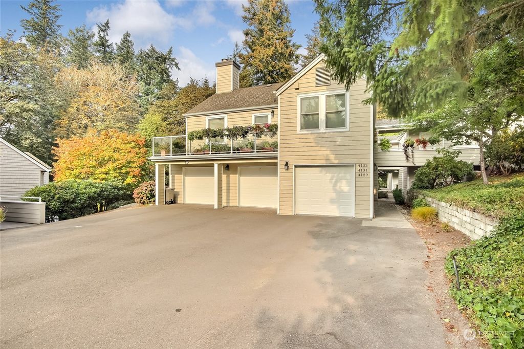 Photo of 4131 220th Place SE, Issaquah, WA 98029 (MLS # 2009126)