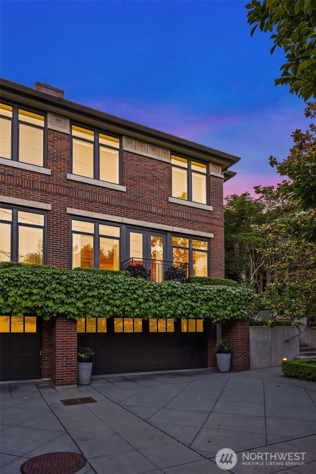 Photo of 725 Harvard Avenue E, Seattle, WA 98102 (MLS # 2388431)