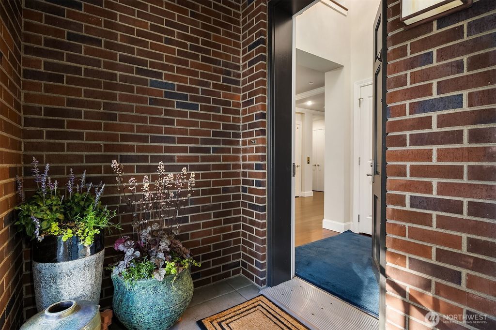 Photo of 725 Harvard Avenue E, Seattle, WA 98102 (MLS # 2388431)