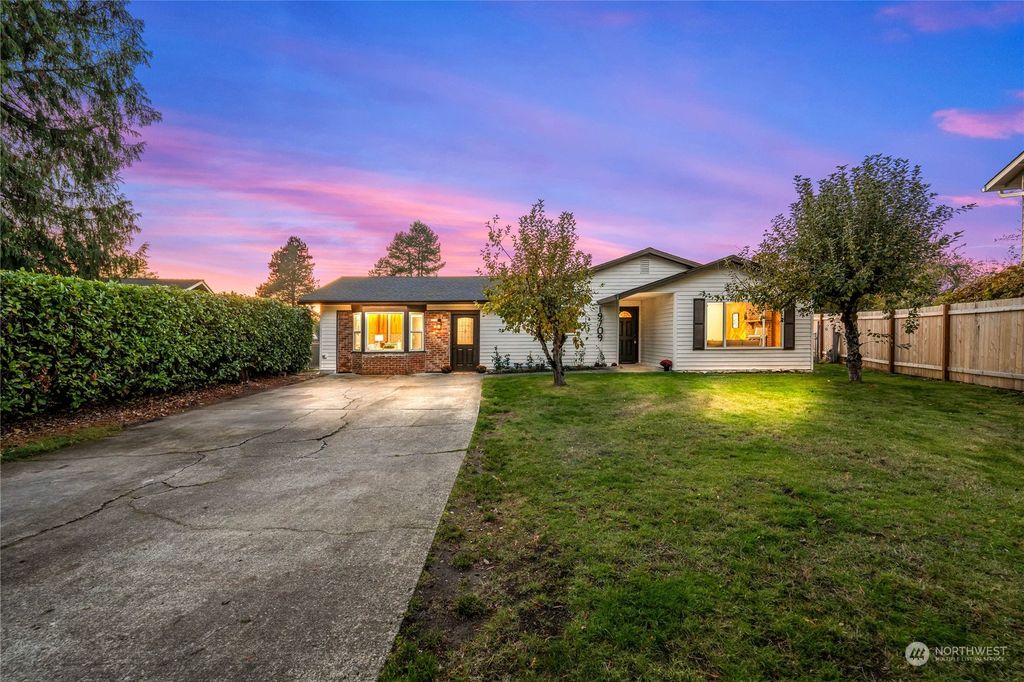 Photo of 19709 143rd Place SE, Renton, WA 98058 (MLS # 2303514)