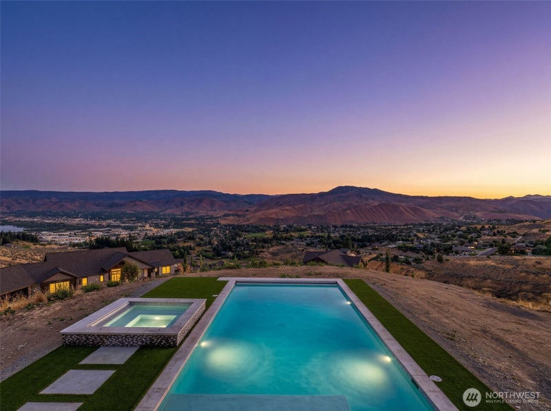 3900 Sky Crest
