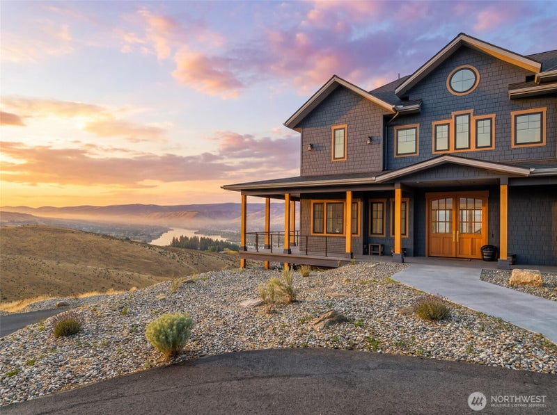 3900 Sky Crest