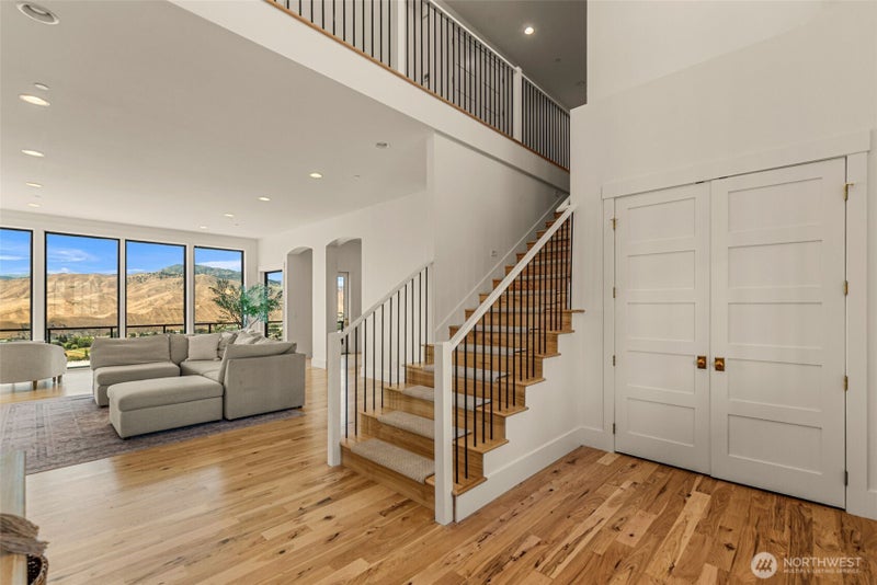 3900 Sky Crest