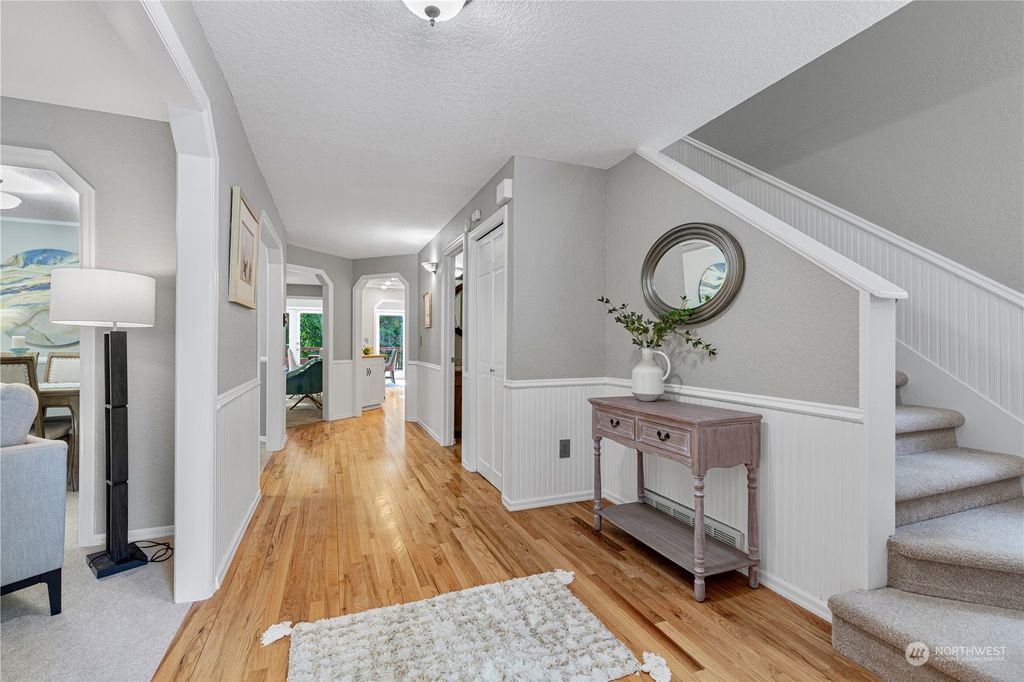 Photo of 22821 NE 51st St St, Redmond, WA 98053 (MLS # 2203543)