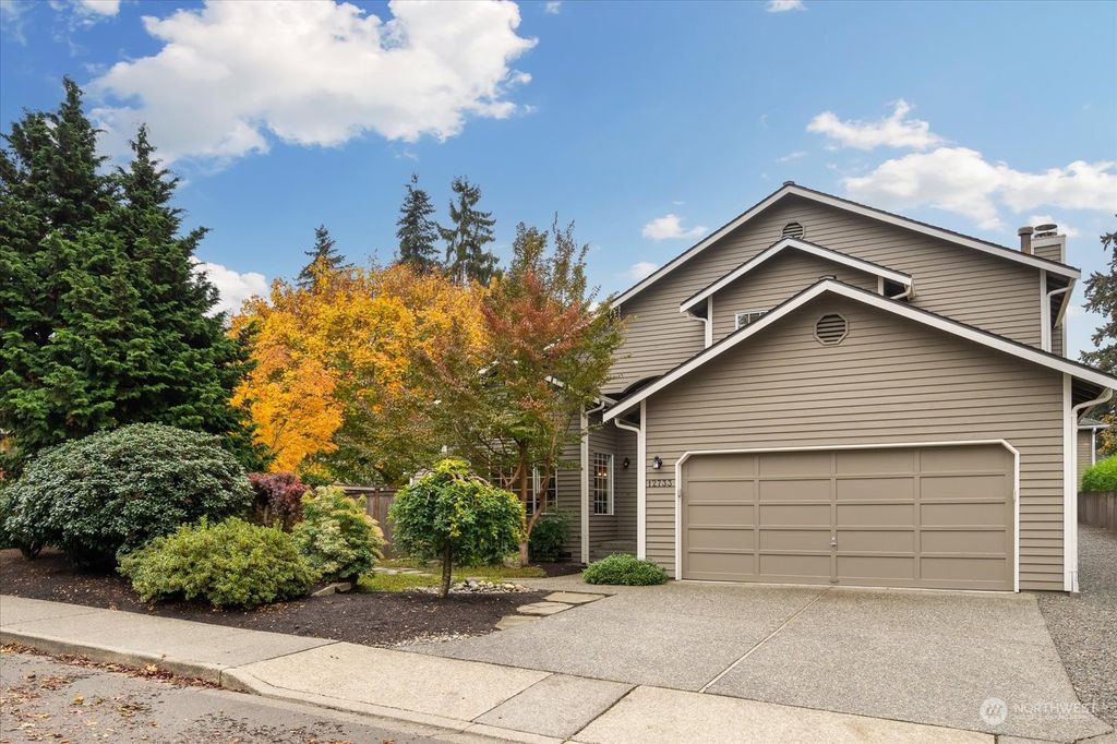 Photo of 12733 NE 101st Place, Kirkland, WA 98033 (MLS # 2304715)