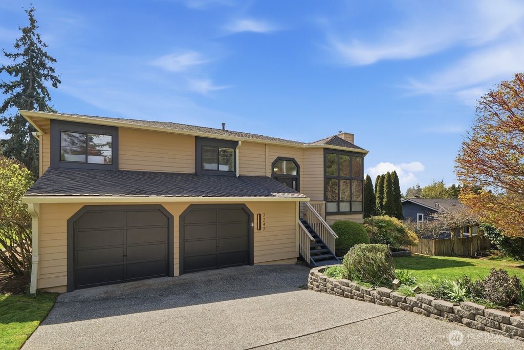 Photo of 7247 NE 150th Street, Kenmore, WA 98028 (MLS # 2492336)