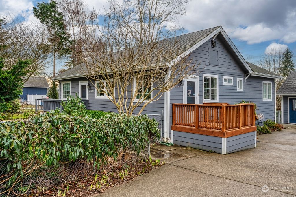 Photo of 2305 15th Avenue, Milton, WA 98354 (MLS # 2193075)