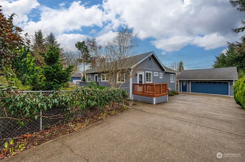 Photo of 2305 15th Avenue, Milton, WA 98354 (MLS # 2193075)