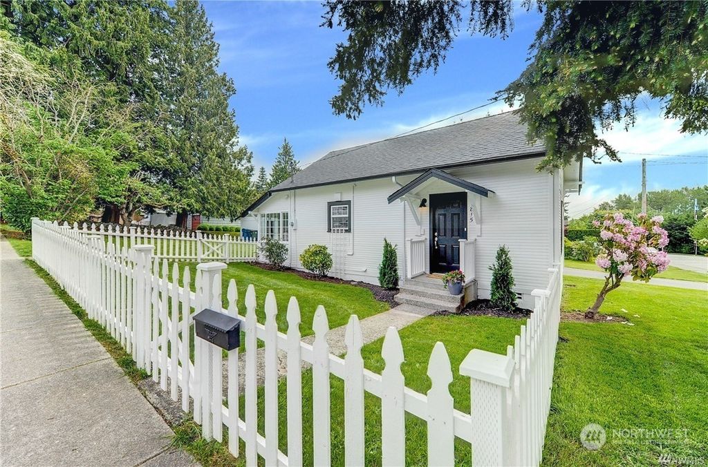 Photo of 1815 Fourth Street, Snohomish, WA 98290 (MLS # 2006208)