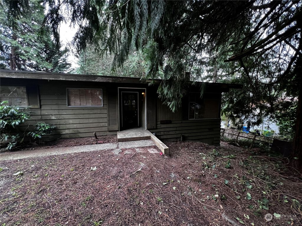 Photo of 11024 40th Avenue NE, Seattle, WA 98125 (MLS # 2197347)