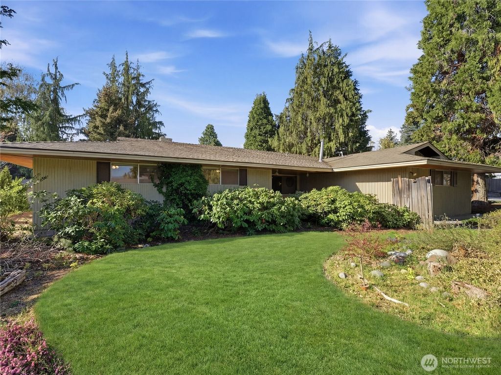 Photo of 1319 First Street, Wenatchee, WA 98801 (MLS # 2505197)