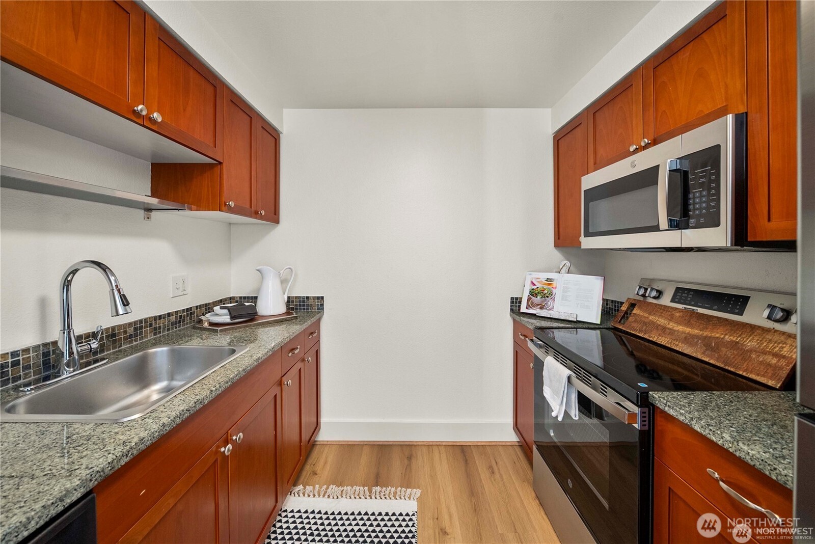 4831 Fauntleroy Way SW 401