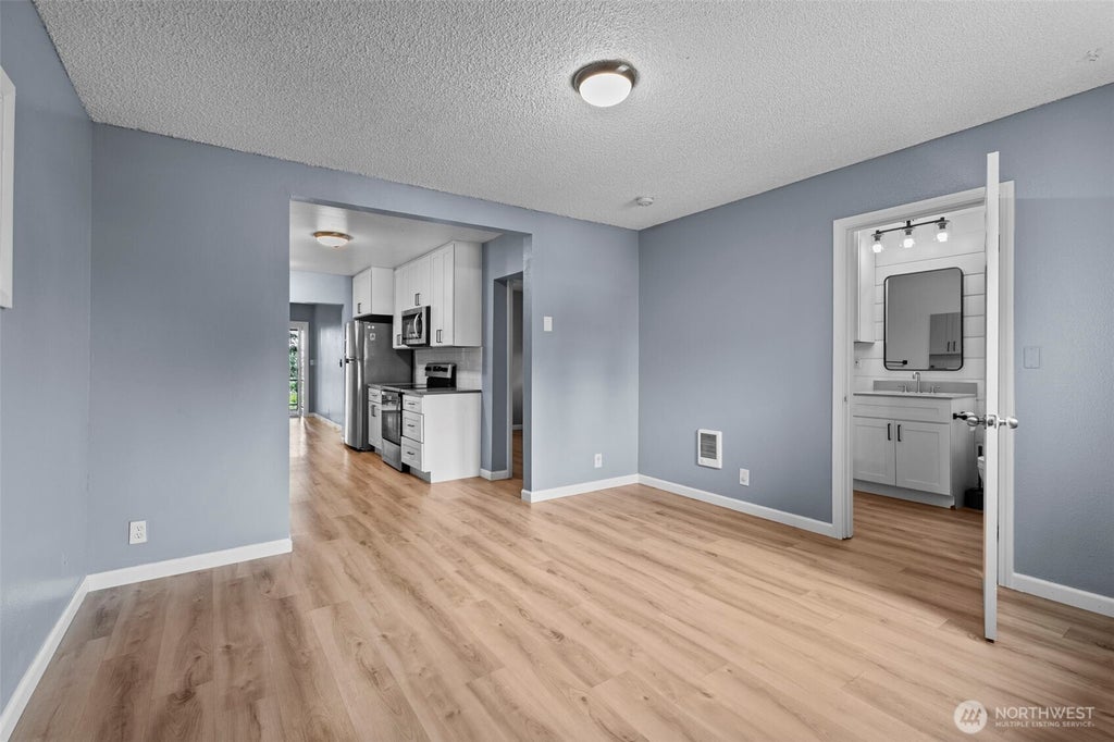 Photo of 1102 cowlitz Way, Kelso, WA 98626 (MLS # 2588624)