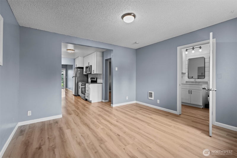 1102 cowlitz Way