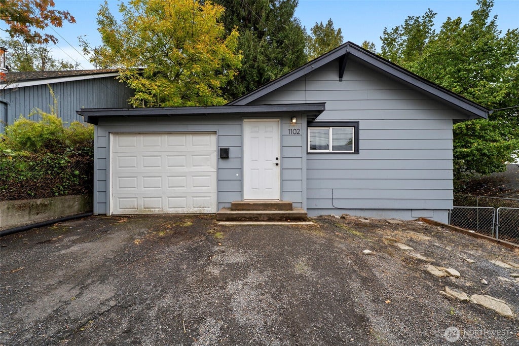 Photo of 1102 cowlitz Way, Kelso, WA 98626 (MLS # 2588624)