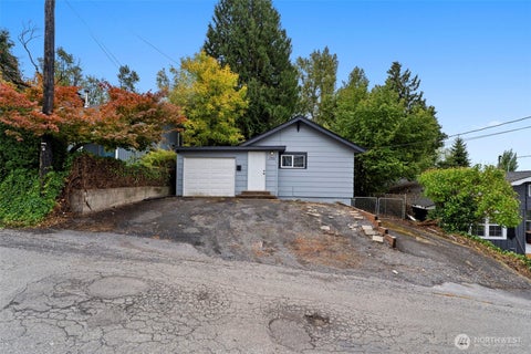 Photo of 1102 cowlitz Way, Kelso, WA 98626 (MLS # 2588624)