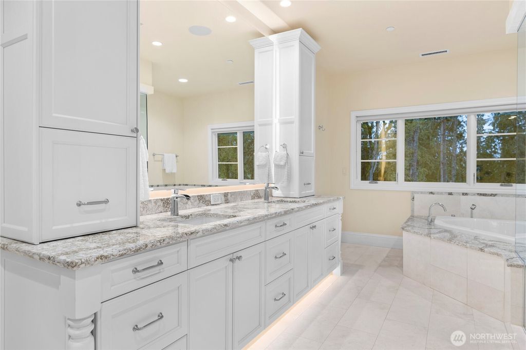 listing image 9367617876226442562
