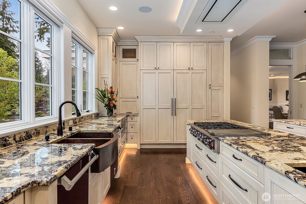 listing image 9365369361347290271