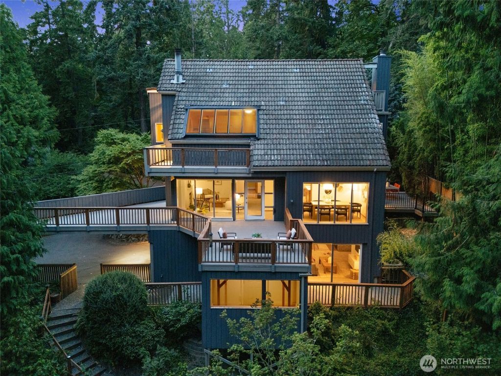 Photo of 5047 84th Avenue SE, Mercer Island, WA 98040 (MLS # 2414720)