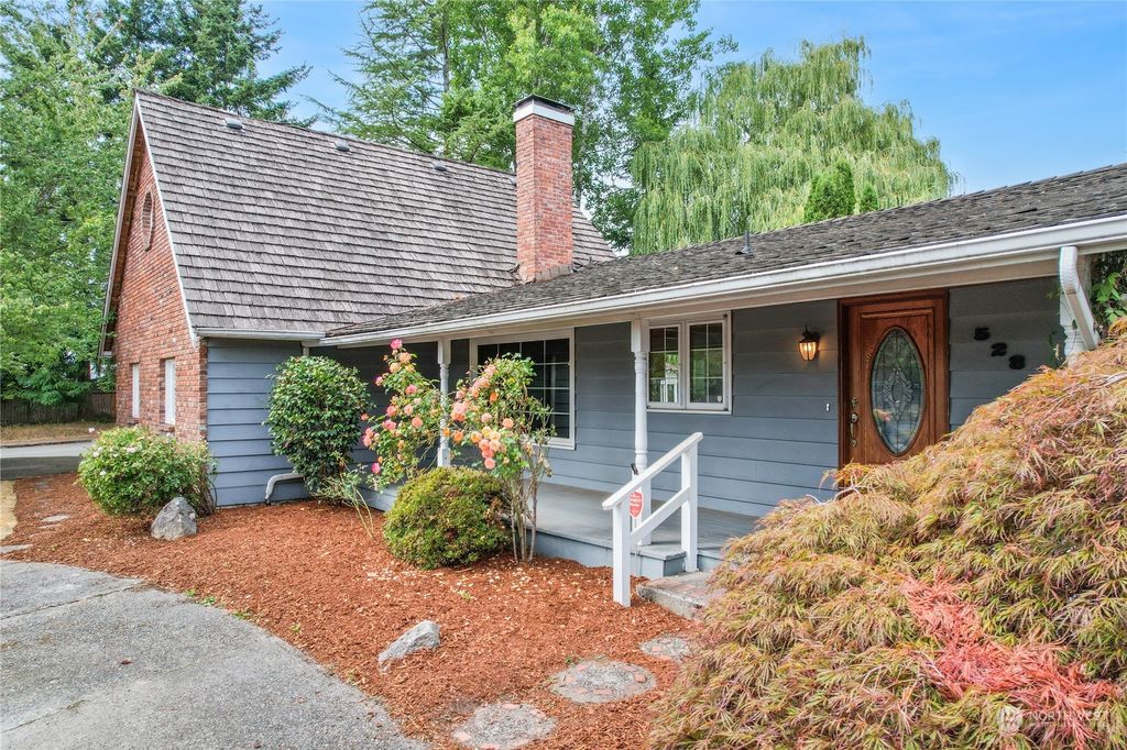 Photo of 528 13th Street, Snohomish, WA 98290 (MLS # 2147279)