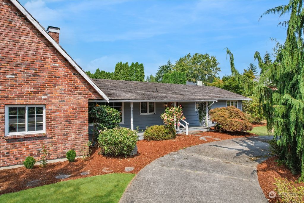 Photo of 528 13th Street, Snohomish, WA 98290 (MLS # 2147279)