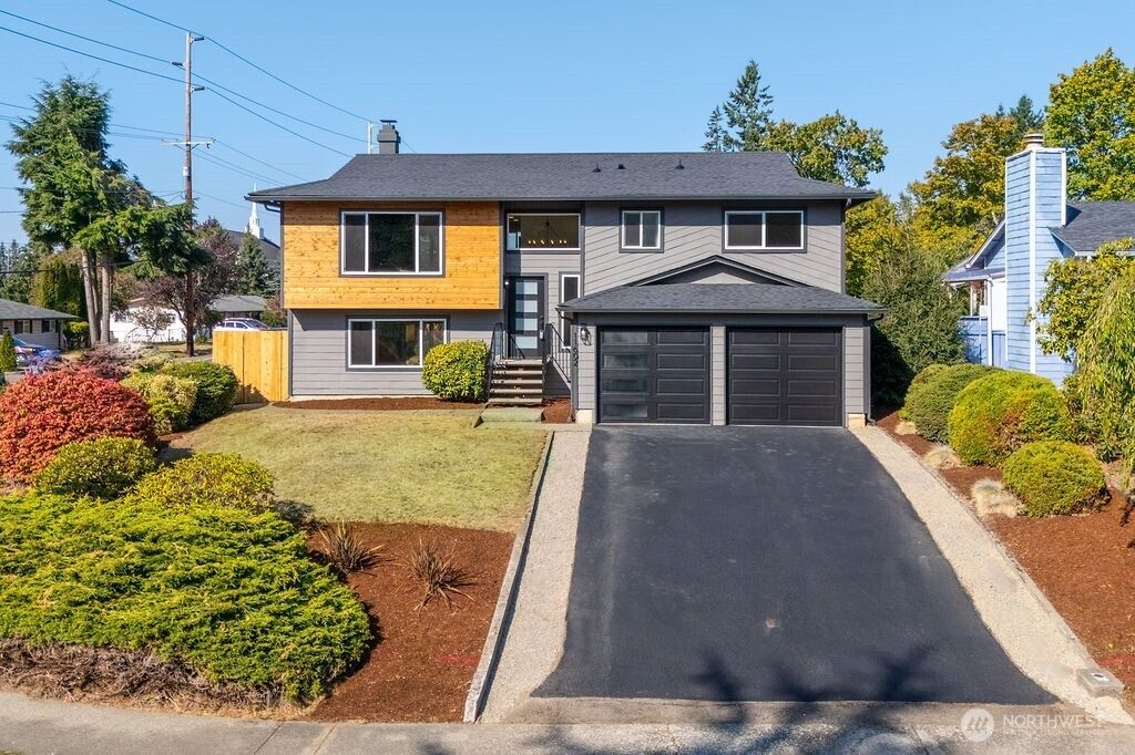 Photo of 11602 SE 210th Place, Kent, WA 98031 (MLS # 2438285)