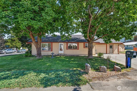 Photo of 110 Central Avenue, Leavenworth, WA 98826 (MLS # 2577903)
