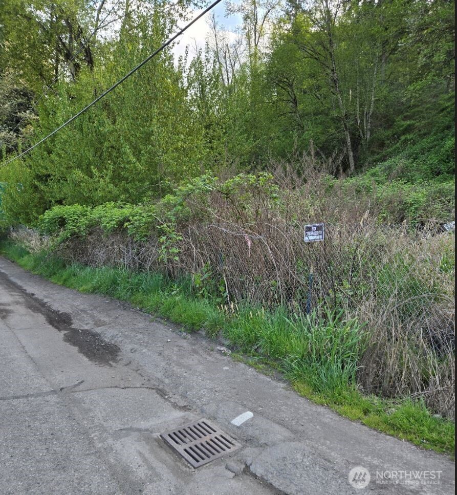 2306 W Valley Highway E