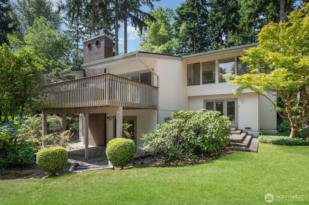 Photo of 1220 80th Place NE, Medina, WA 98039 (MLS # 2418199)
