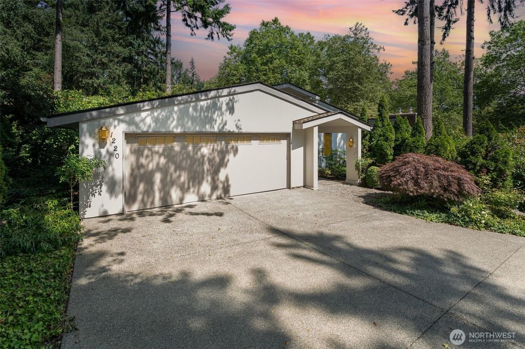 Photo of 1220 80th Place NE, Medina, WA 98039 (MLS # 2418199)