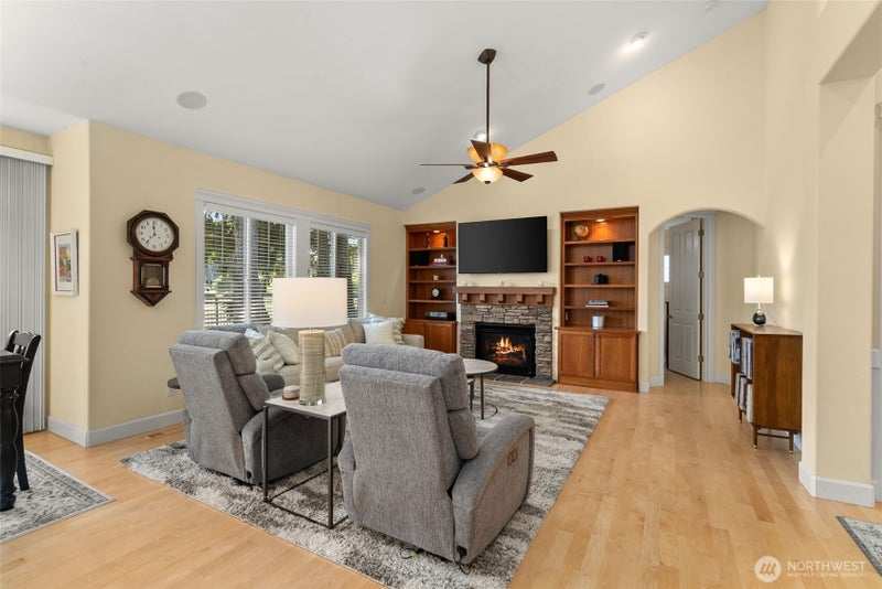4527 Prestwick Lane SE