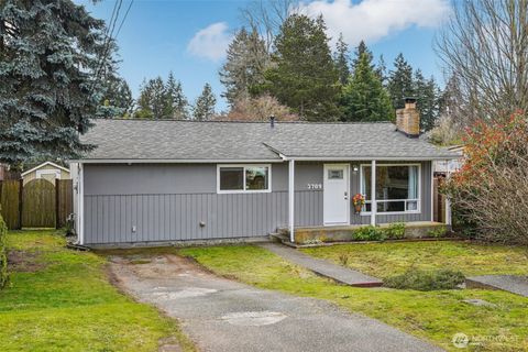 Photo of 3709 NE 9th Court, Renton, WA 98056 (MLS # 2496662)