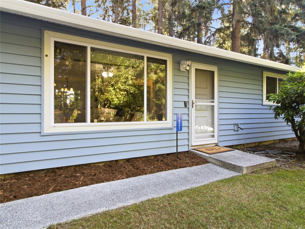 Photo of 7631 Kittiwake Drive SE, Olympia, WA 98513 (MLS # 2597794)