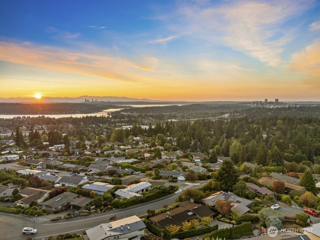 Photo of 4342 Somerset Boulevard SE, Bellevue, WA 98006 (MLS # 2580170)