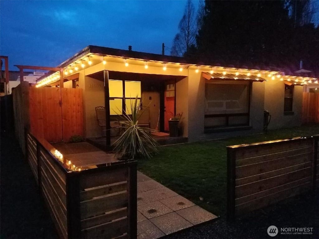 Photo of 14637 8th Avenue SW, Burien, WA 98166 (MLS # 2589015)