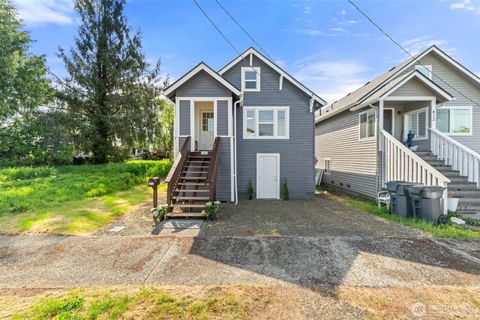Photo of 411 11th Street, Hoquiam, WA 98550 (MLS # 2523023)