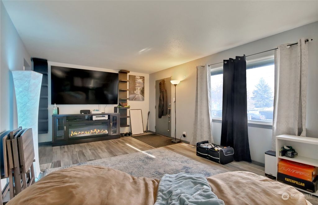 Photo of 11255 14th Avenue S, Seattle, WA 98168 (MLS # 2186304)