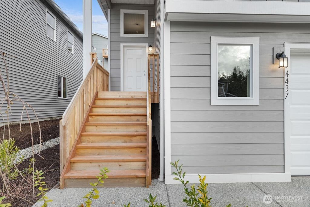 Photo of 7427 45TH Place NE, Marysville, WA 98270 (MLS # 2498253)