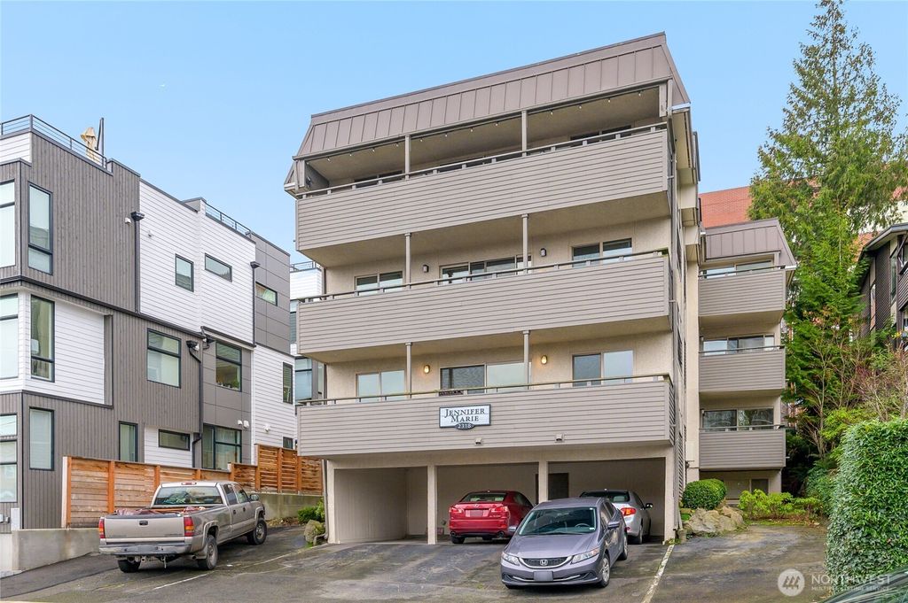 Photo of 2318 Yale Avenue E, Seattle, WA 98102 (MLS # 2518111)