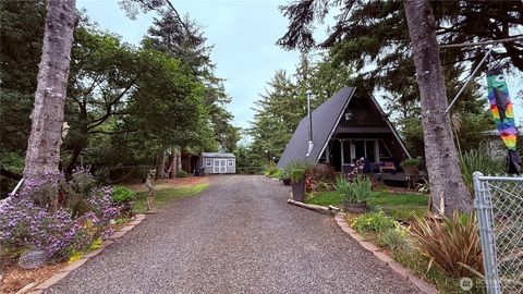Photo of 148 Seagate Street SW, Ocean Shores, WA 98569 (MLS # 2381583)