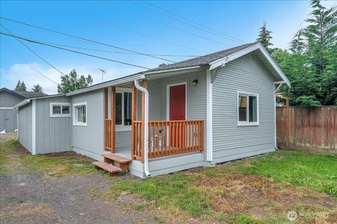 Photo of 328 18th Avenue, Longview, WA 98632 (MLS # 2387993)