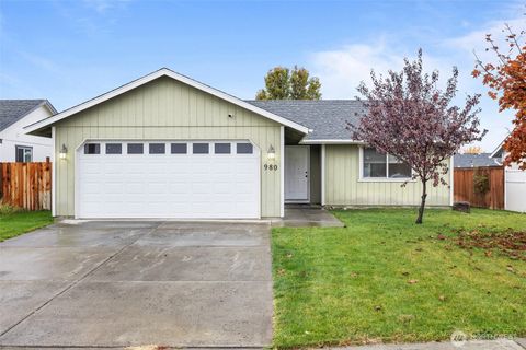 Photo of 980 S Capstone Avenue, Othello, WA 99344 (MLS # 2451342)
