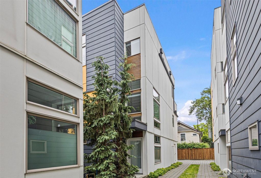 Photo of 316 S 26th Ave AVE S #B, Seattle, WA 98144 (MLS # 2519769)