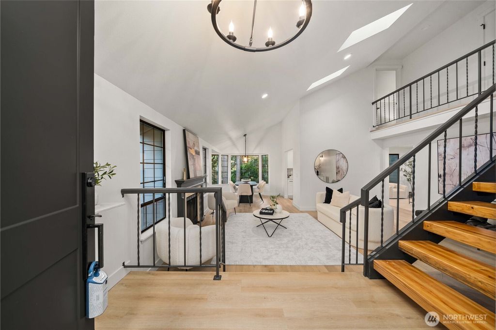 Photo of 16125 SE 33rd Lane, Bellevue, WA 98008 (MLS # 2351651)