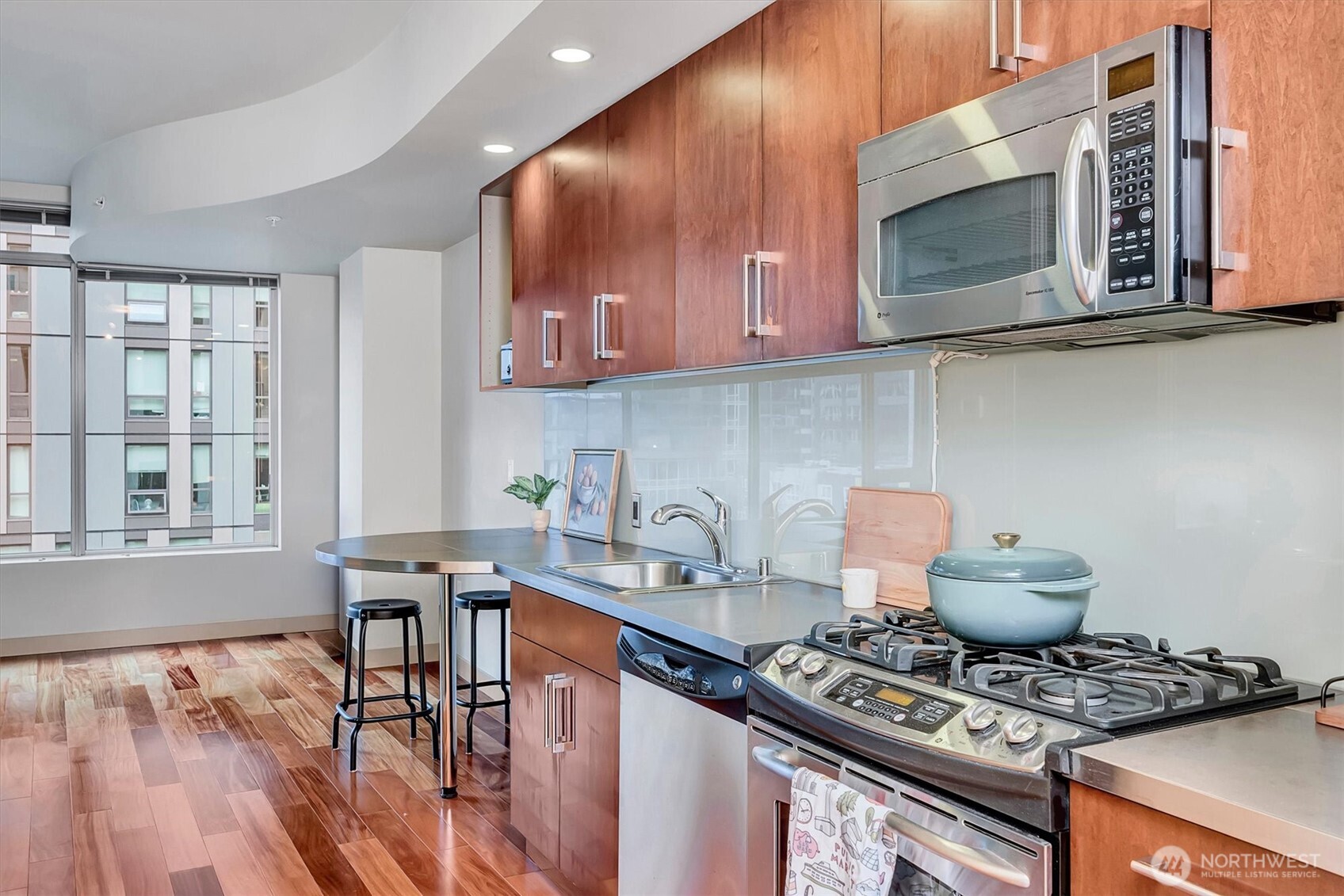 910 Lenora Street S1004