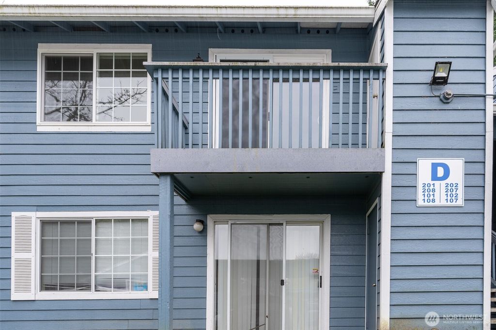 Photo of 16817 Larch Way #D201, Lynnwood, WA 98037 (MLS # 2477967)