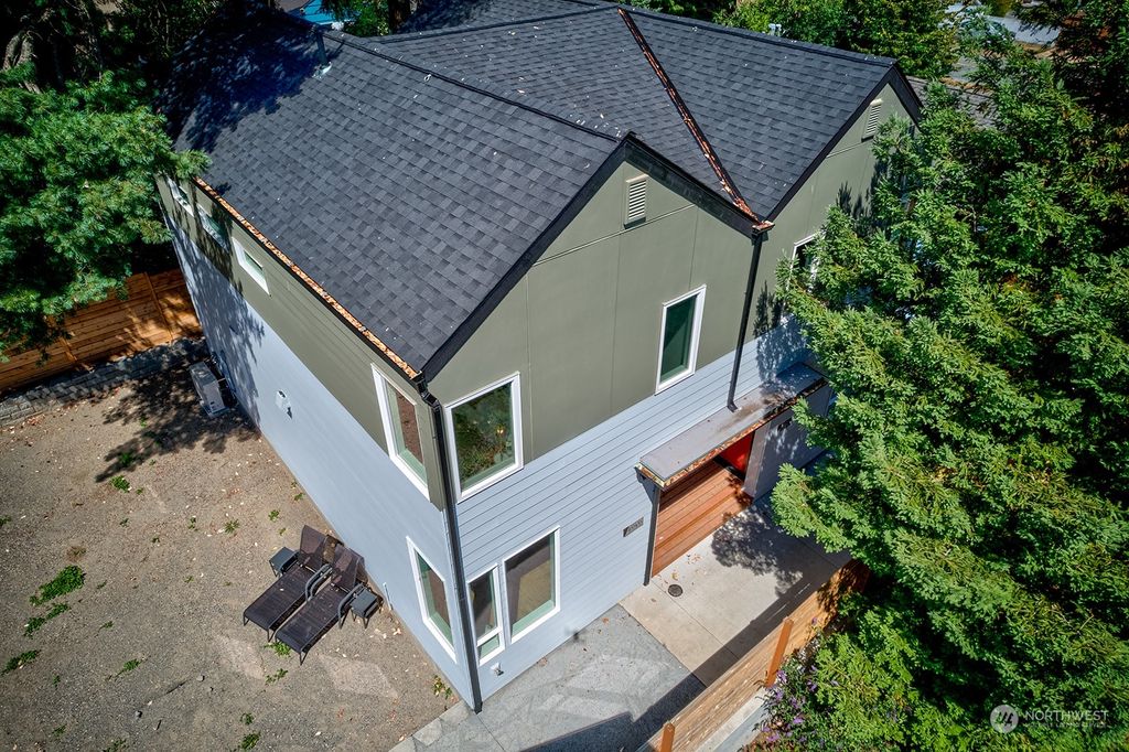 Photo of 13505 Meridian Avenue N, Seattle, WA 98133 (MLS # 2070061)